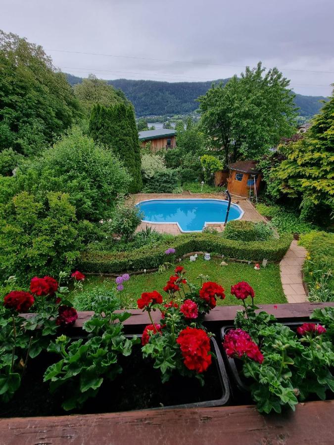Haus Flora - Ferienwohnung Bodensdorf Buitenkant foto